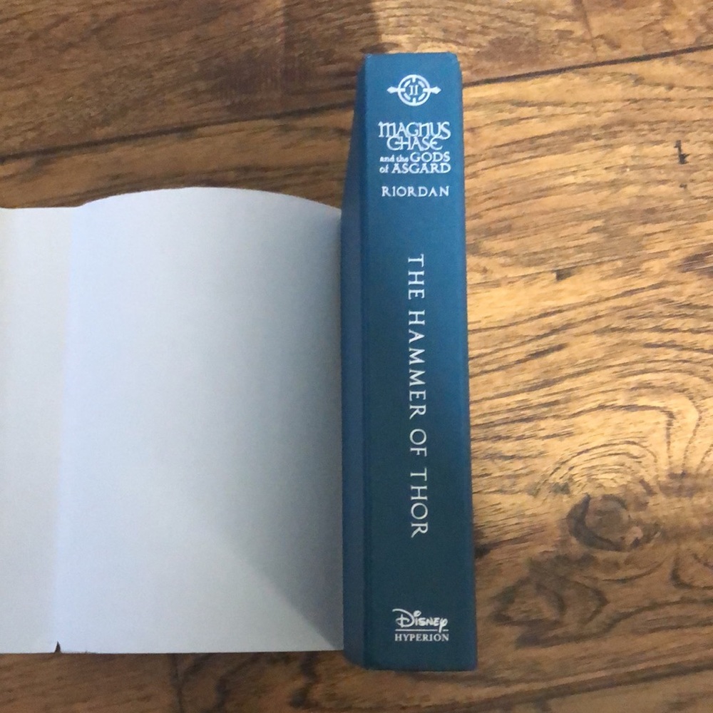 Hardback book Magnus Chase - Picture 9 of 9